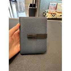 The Loewe Blue Wallet counter is priced at 5900 yuan